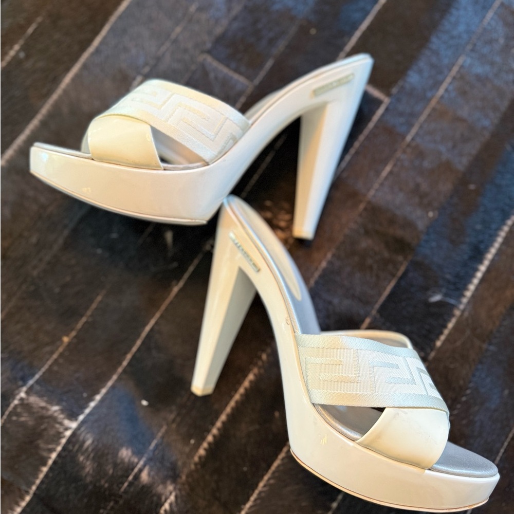 NEW Versace size 42 Heels - slip on mule style with greca motif - Never worn! - Picture 3 of 5